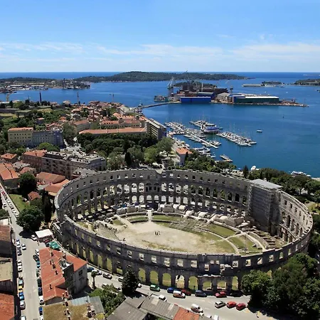 With A Parking Space - 7034 Pula