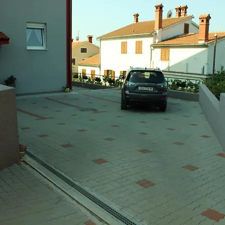 With A Parking Space - 7034 Appartamento Pola