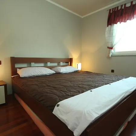 With A Parking Space - 7034 *