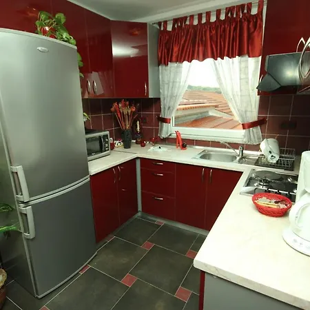 Apartamento With A Parking Space - 7034 Pula