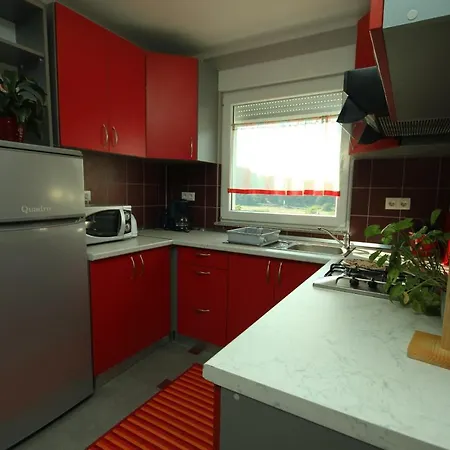Apartamento With A Parking Space - 7034 Pula
