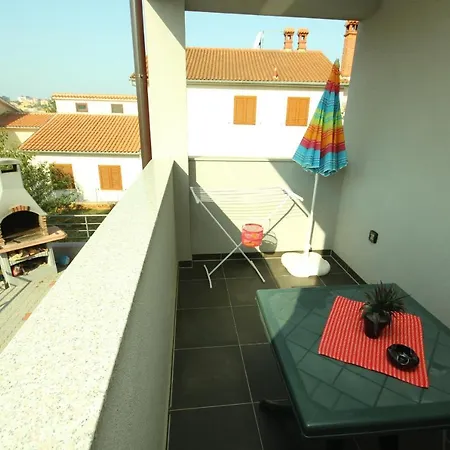 Apartment With A Parking Space - 7034 Pula