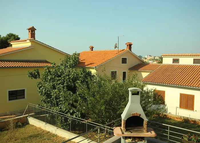 With A Parking Space - 7034